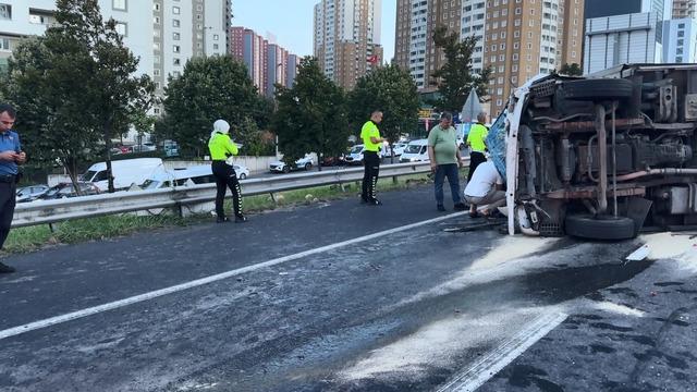 Esenyurt ta 11 ara&ccedil; birbirine girdi: 2 si ağır 6 yaralı var! 8