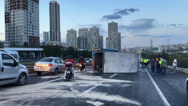 Esenyurt ta 11 ara&ccedil; birbirine girdi: 2 si ağır 6 yaralı var! 6