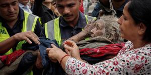 Nepal'deki sel felaketinden &ccedil;arpıcı kare! Sınır hattını bile ortadan kaldırmış