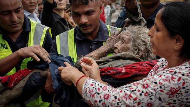 Nepal'deki sel felaketinden &ccedil;arpıcı kare! Sınır hattını bile ortadan kaldırmış