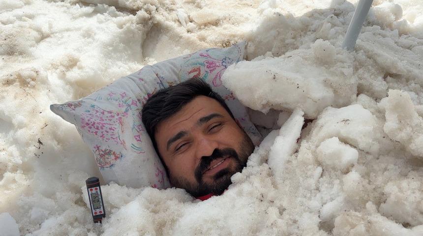 40 dereceden ka&ccedil;tı, kendini kara g&ouml;md&uuml;! İlgin&ccedil; serinleme y&ouml;ntemi