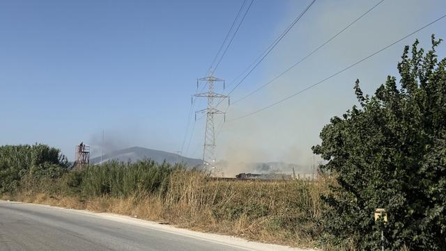 İzmir de kağıt fabrikasının deposunda çıkan yangın kontrol altında 1