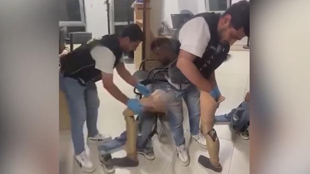Protez bacağında uyuşturucu taşıdı! Gişelerde yakalandı