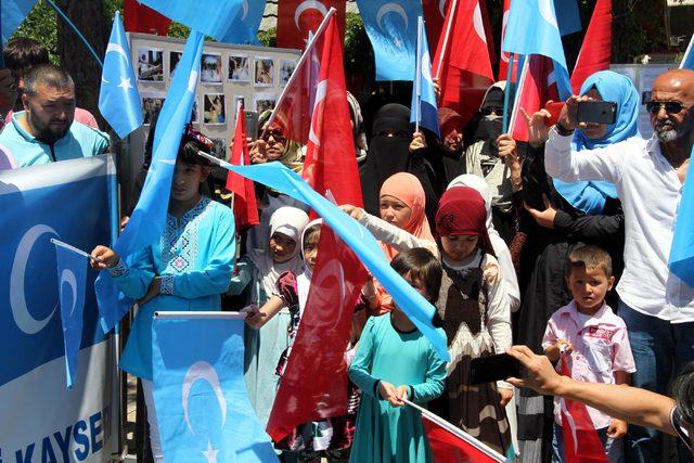 Uygur Türklerinden tepki