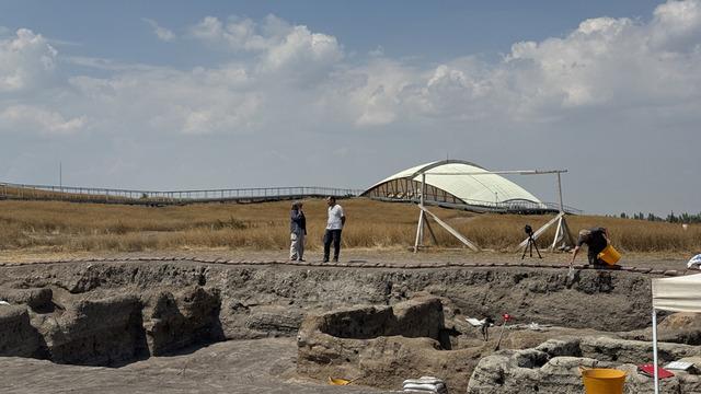 &Ccedil;atalh&ouml;y&uuml;k'te t&uuml;yler &uuml;rperten keşif! M.&Ouml;. 6000 yıllarının "&Ouml;l&uuml;ler Evi"