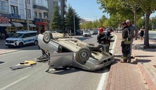 Kontrolden &ccedil;ıkıp takla atan ara&ccedil; s&uuml;r&uuml;c&uuml;s&uuml; yaralandı