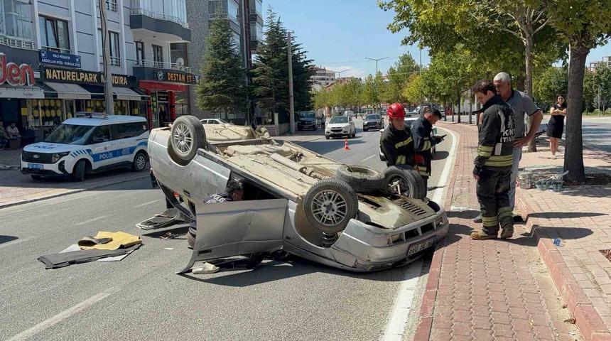Kontrolden &ccedil;ıkıp takla atan ara&ccedil; s&uuml;r&uuml;c&uuml;s&uuml; yaralandı