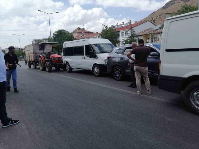 Bingöl’de zincirleme kaza: 4 araç çarpıştı 4