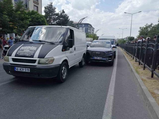 Bingöl’de zincirleme kaza: 4 araç çarpıştı 3