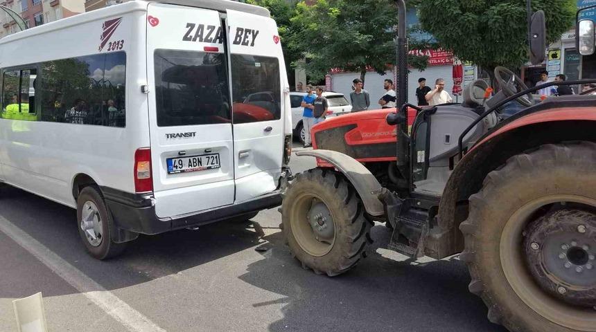 Bing&ouml;l&rsquo;de zincirleme kaza: 4 ara&ccedil; &ccedil;arpıştı