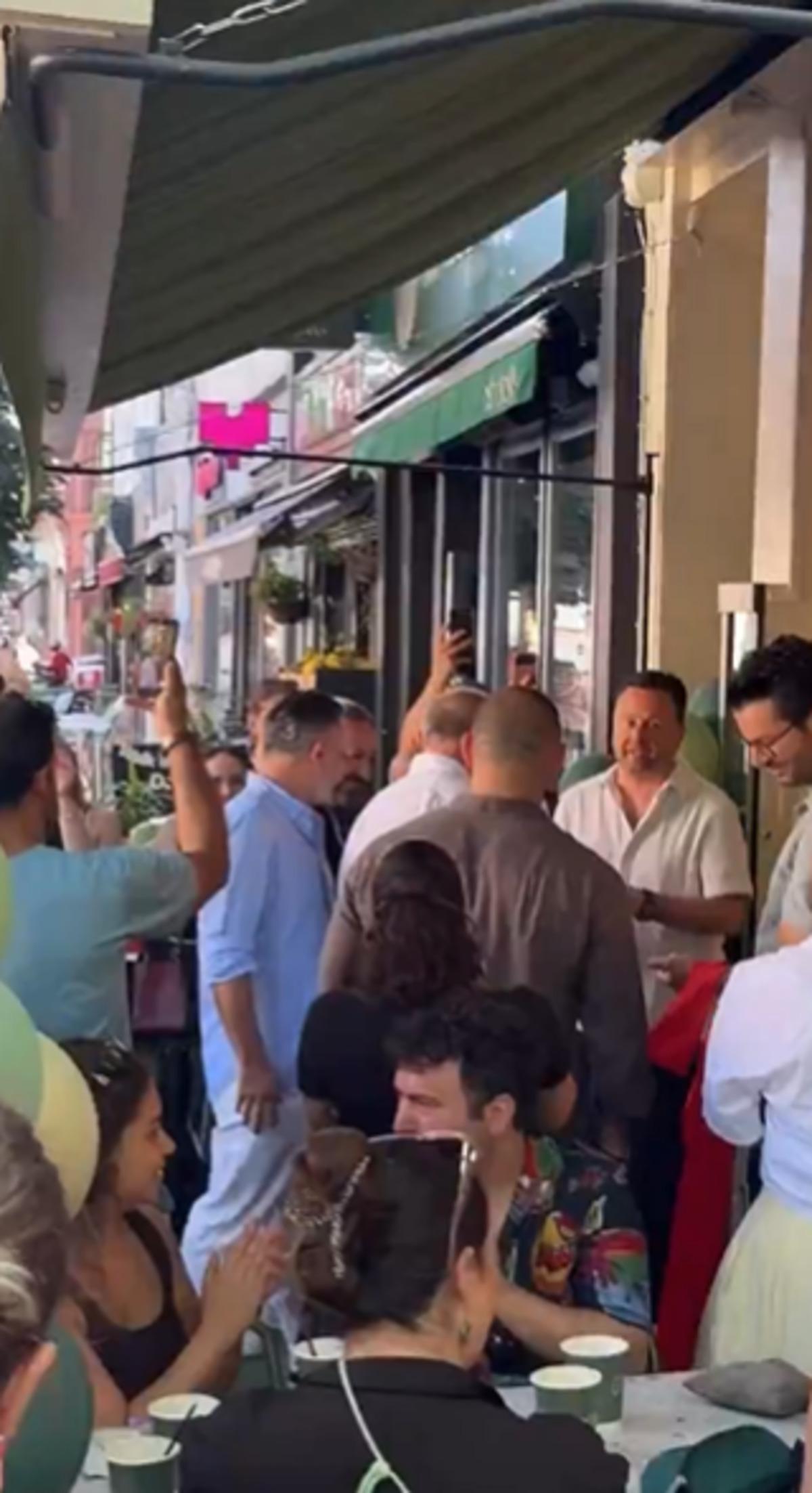 Halit Ergenç ticarete atıldı! Kapısında kuyruk oluyor: 2 ton sattı 1