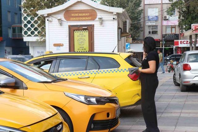 Servis şof&ouml;rl&uuml;ğ&uuml;nden taksiciliğe: Erkeklere meydan okuyan kadın 4