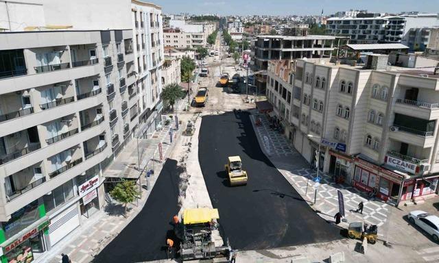 Adnan Menderes Caddesi sıcak asfaltla yenileniyor 3