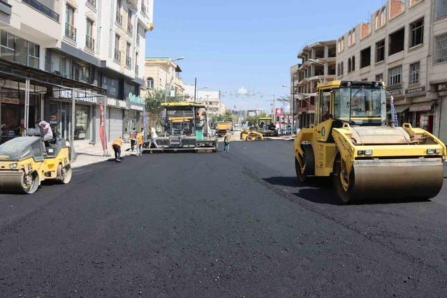Adnan Menderes Caddesi sıcak asfaltla yenileniyor 2