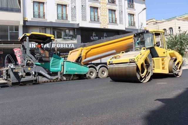 Adnan Menderes Caddesi sıcak asfaltla yenileniyor 1