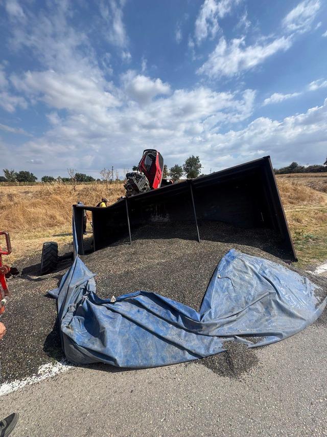 Edirne’de traktör devrildi; 1’i ağır, 2 yaralı 2