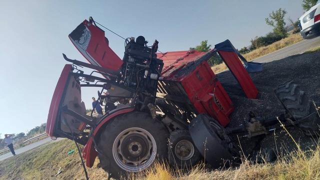 Edirne’de traktör devrildi; 1’i ağır, 2 yaralı 1