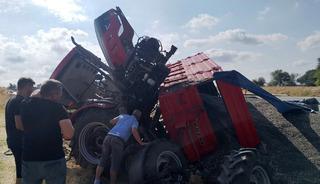 Edirne&rsquo;de trakt&ouml;r devrildi; 1&rsquo;i ağır, 2 yaralı