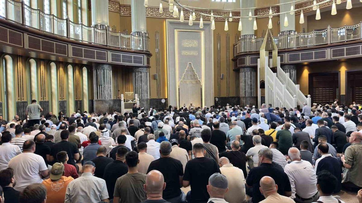 Taksim Camii’nde 30 Ağustos Zafer Bayramı dolayısıyla mevlit okutuldu - Güncel Haberler