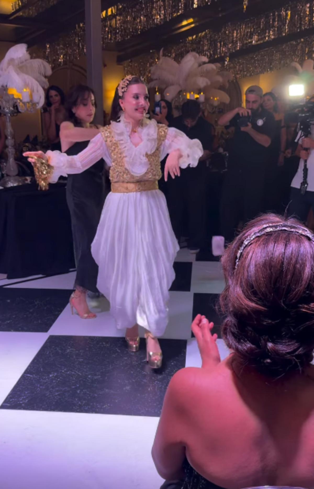 Selena nın Nazlı sı Dilara Kurtulmuş evleniyor! Kınayı yaktı, 5 farklı elbise giydi 2