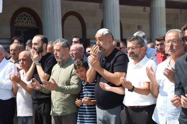 Kazada hayatını kaybeden İlknur &ouml;ğretmen son yolculuğuna uğurlandı 2