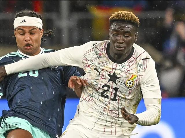 Fenerbah&ccedil;e'nin yeni stoperi İstanbul'da! Kojo Peprah Oppong imzaya geldi...