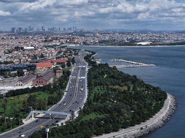 İstanbul'un &uuml;st&uuml;n&uuml; tamamen kapladı: G&uuml;n boyu s&uuml;rd&uuml;!