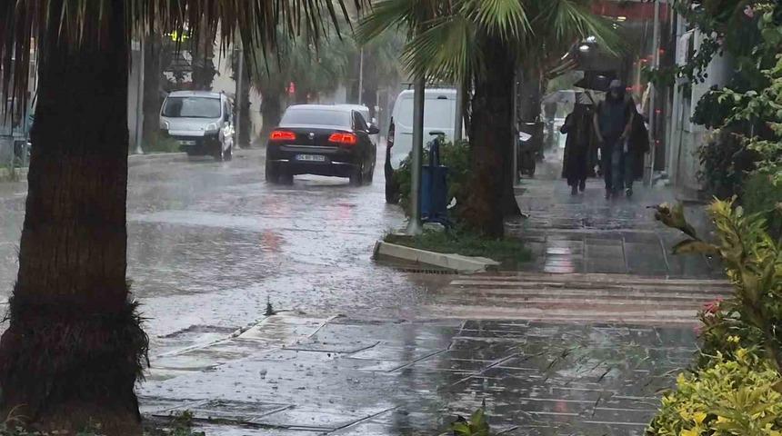 Bartın&rsquo;da sağanak hayatı olumsuz etkiledi