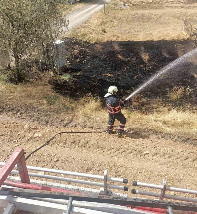 &Ccedil;ankırı&rsquo;da &ccedil;ıkan arazi yangınını itfaiye s&ouml;nd&uuml;rd&uuml; 1