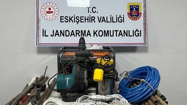 Eskişehir’de kaçak kazı yapan 5 şüpheli suçüstü yakalandı