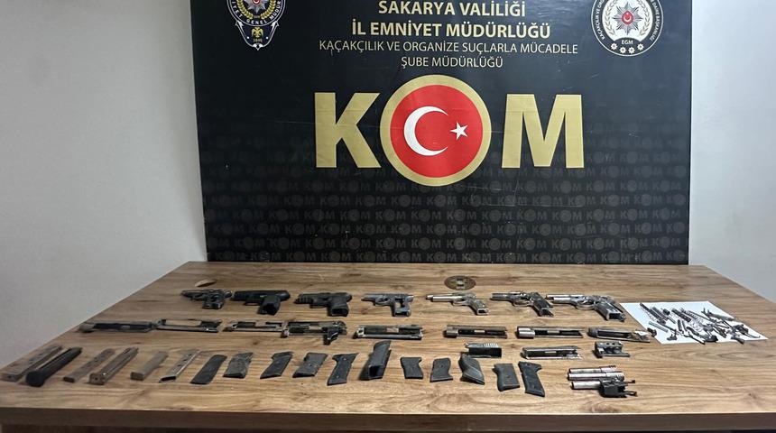 Sakarya&rsquo;da silah ka&ccedil;ak&ccedil;ılığı operasyonu: 1 g&ouml;zaltı