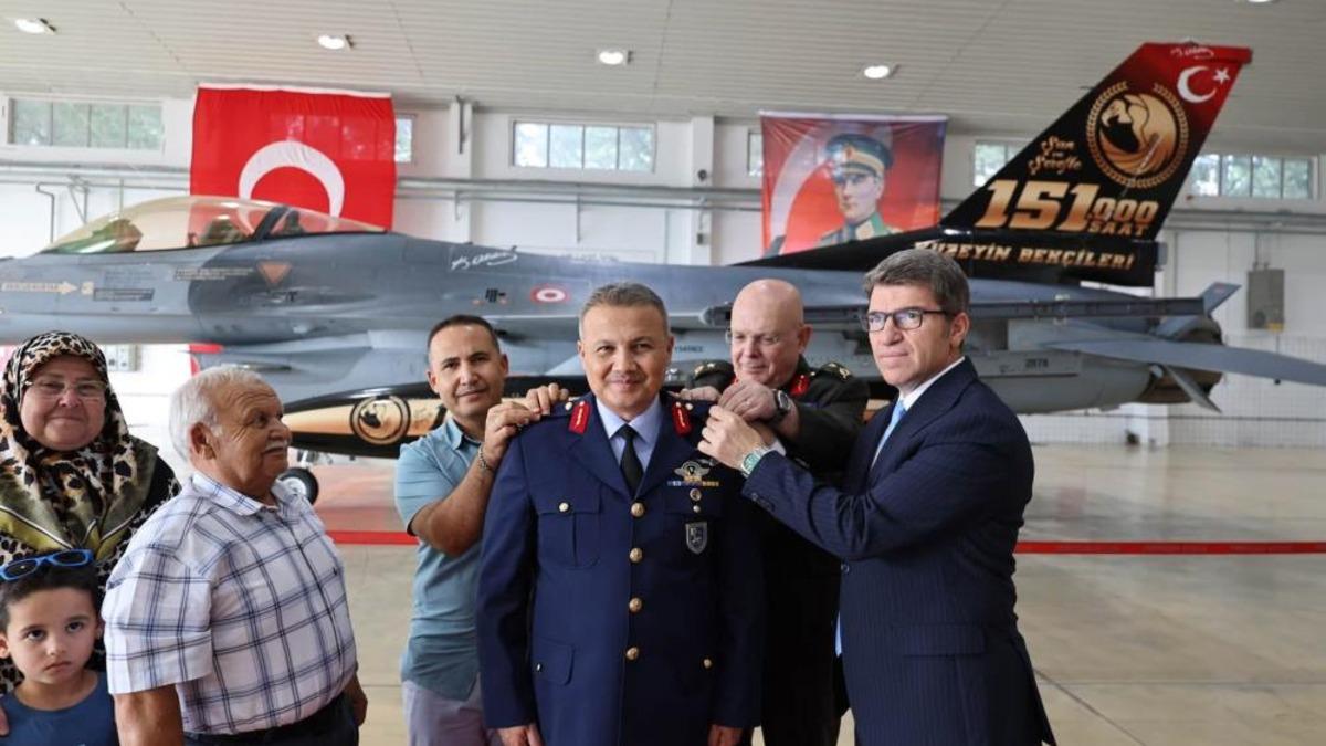 İlk Türk astronot Alper Gezeravcı yeni rütbelerini taktı - Güncel Haberler