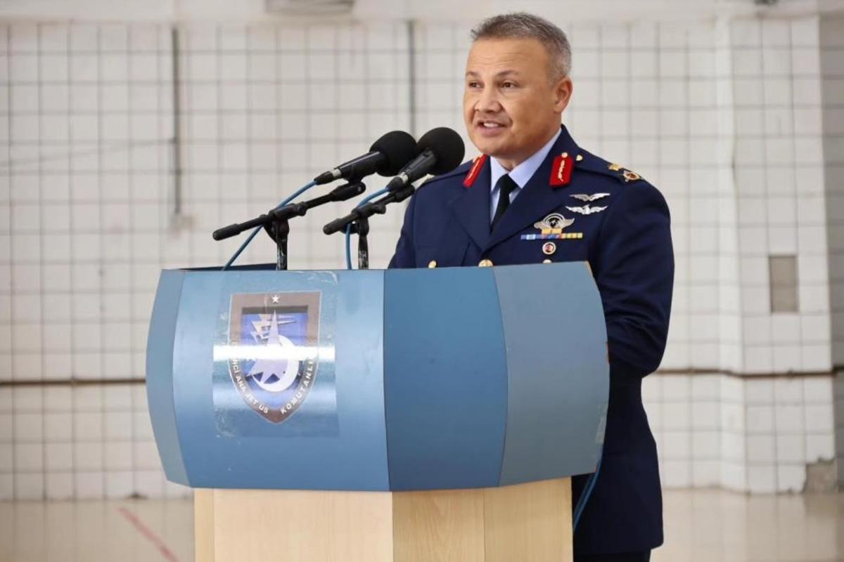 İlk Türk astronot Alper Gezeravcı yeni rütbelerini taktı 4