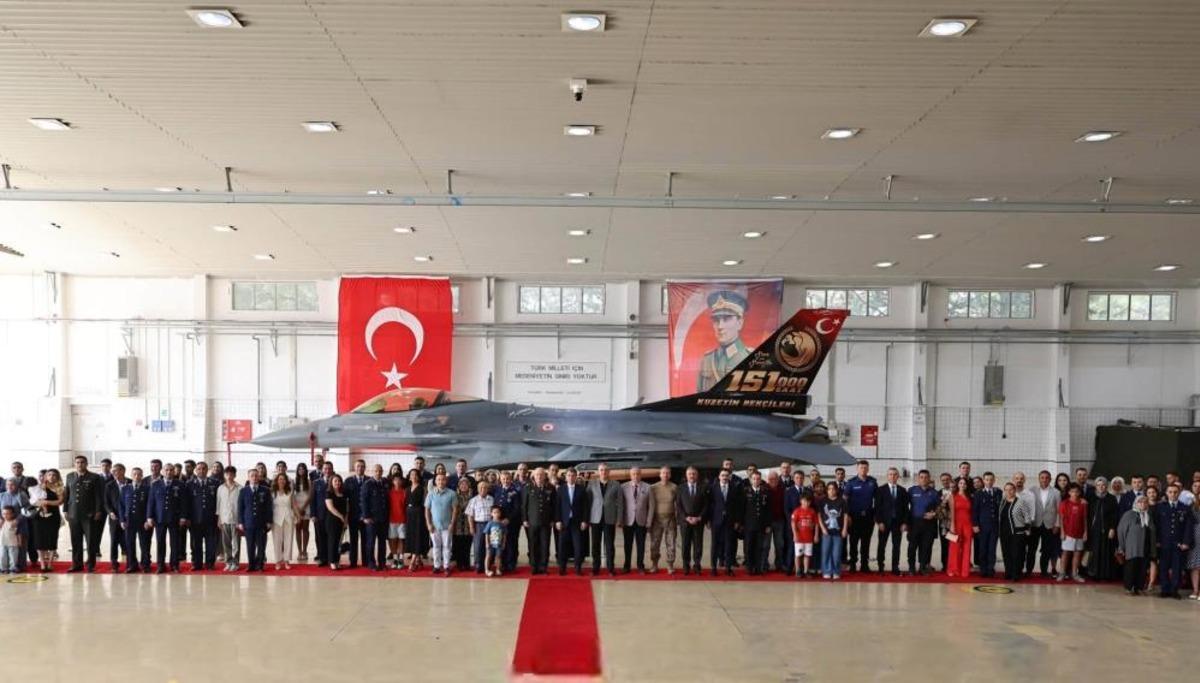 İlk Türk astronot Alper Gezeravcı yeni rütbelerini taktı 1
