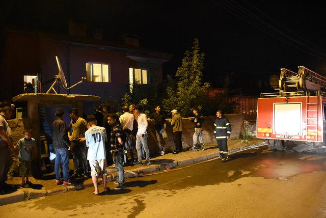 Afgan ailenin yaşadığı ev yangında kül oldu