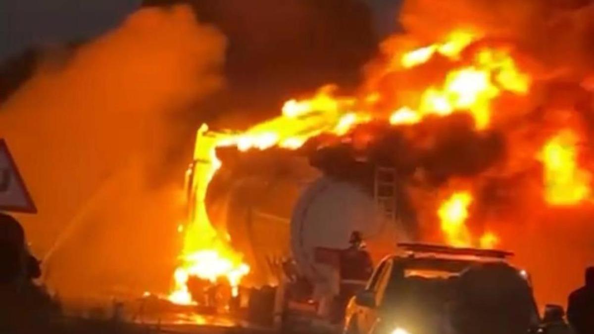 Seyir halindeki yakıt tankerinde yangın çıktı, alevler ormana sıçradı - Güncel Haberler