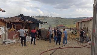 Samsun'da ambarda yangın: 7 ton buğday k&uuml;le d&ouml;nd&uuml;