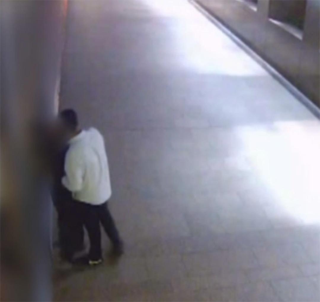 Sokak ortasında şaşkına &ccedil;eviren olay! Yerlerde s&uuml;r&uuml;kleyip tecav&uuml;z etti