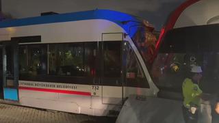 Son dakika: İstanbul'da iki tramvay kafa kafaya &ccedil;arpıştı! Yaralılar var