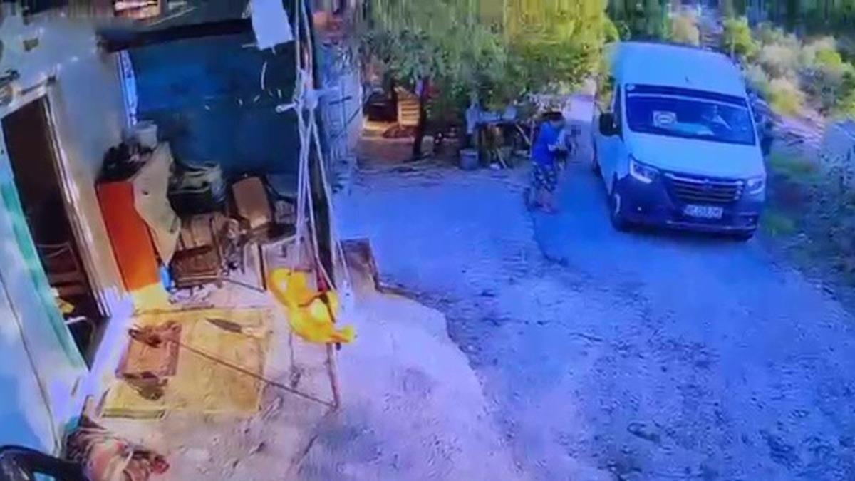 Antalya'da acı olay: Geri manevra yaptığı araçla 1,5 yaşındaki oğlunun ölümüne sebep oldu - Güncel Haberler