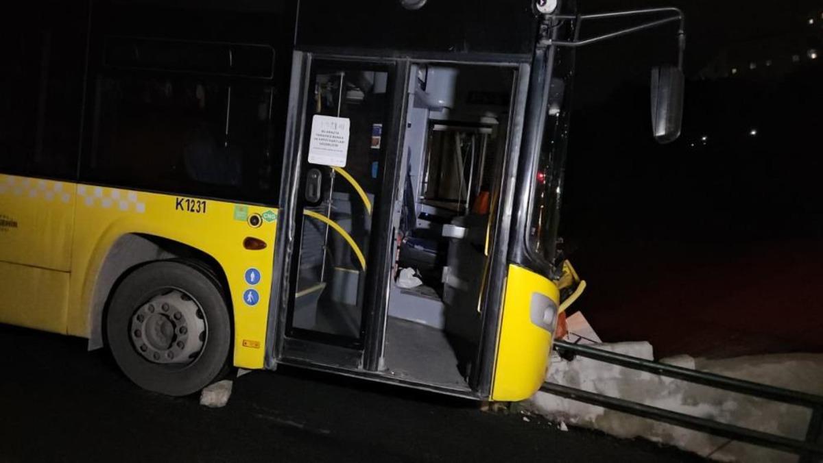 Sarıyer de İETT otob&uuml;s&uuml; bariyerlere &ccedil;arptı: Evlere metreler kala durdu 1