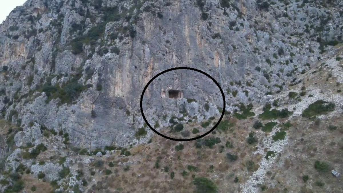 Dağ yüzeyindeki mağarada mahsur kalan şahıs kurtarıldı 2