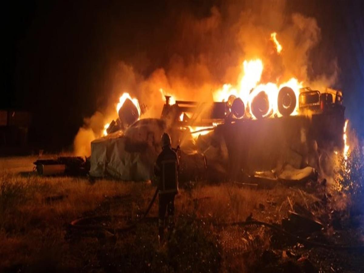 &Ccedil;orum da devrilen TIR alev aldı 1