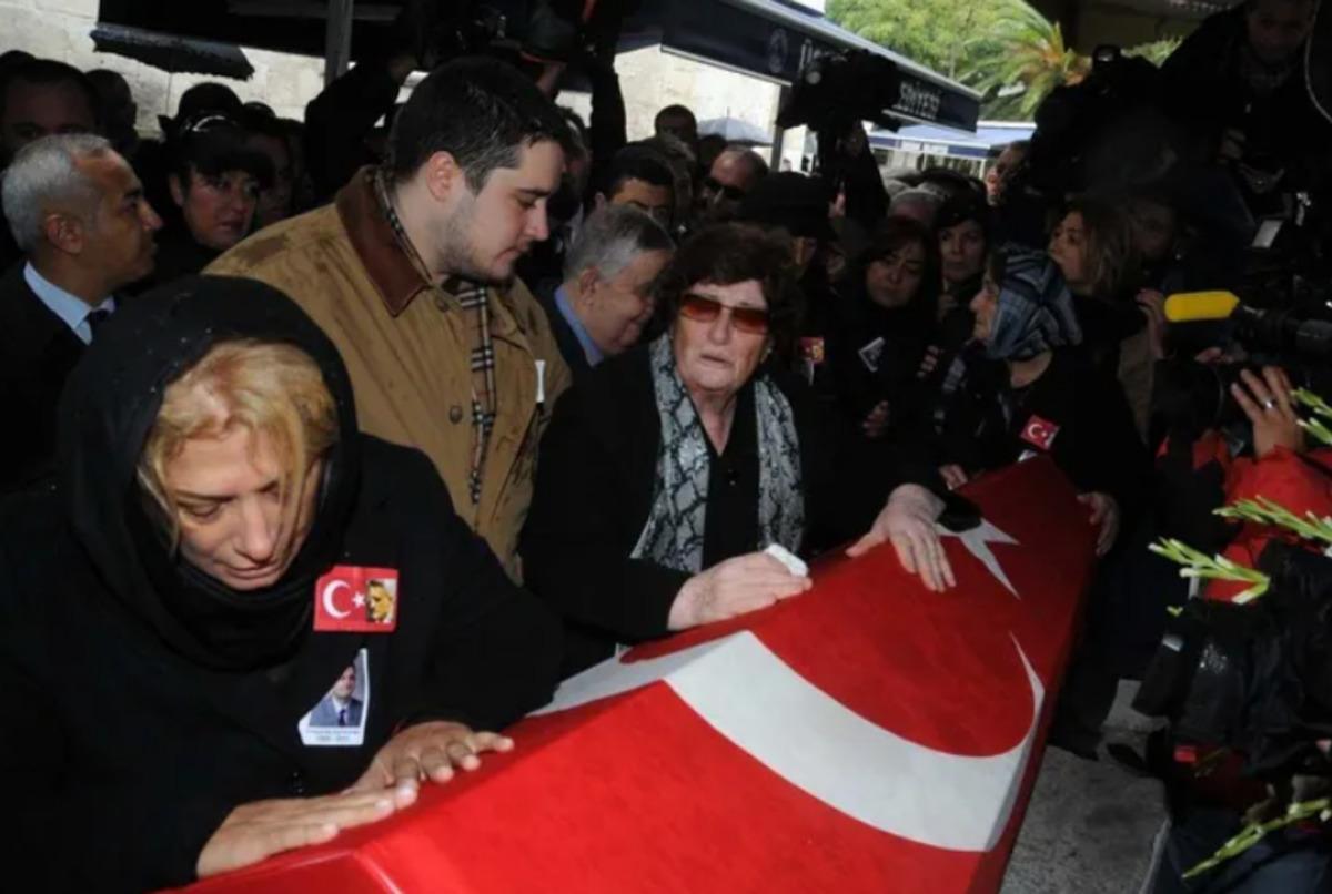 15 yıl sonra dosya yeniden a&ccedil;ıldı! Kaşif Kozinoğlu&rsquo;nun &ouml;l&uuml;m&uuml;ndeki ş&uuml;pheler yeniden g&uuml;ndemde 4