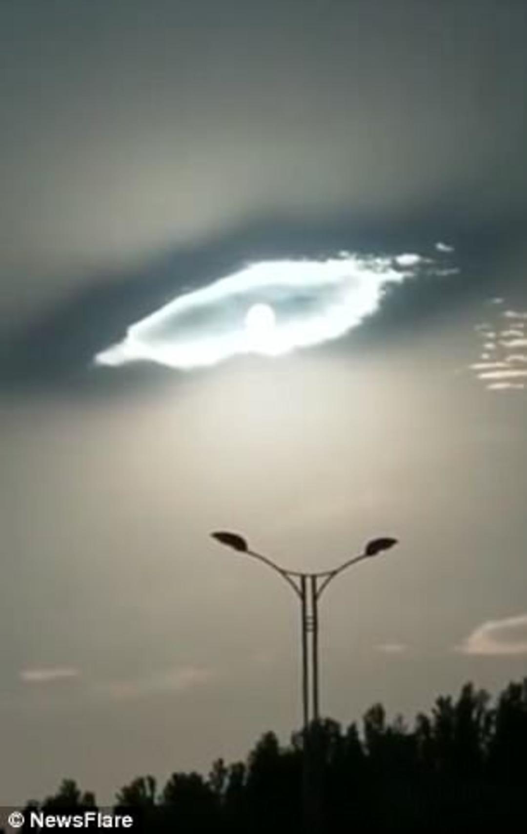 Bir anda ortaya &ccedil;ıktı!  Bu g&ouml;r&uuml;nt&uuml; sanal alemde olay yarattı