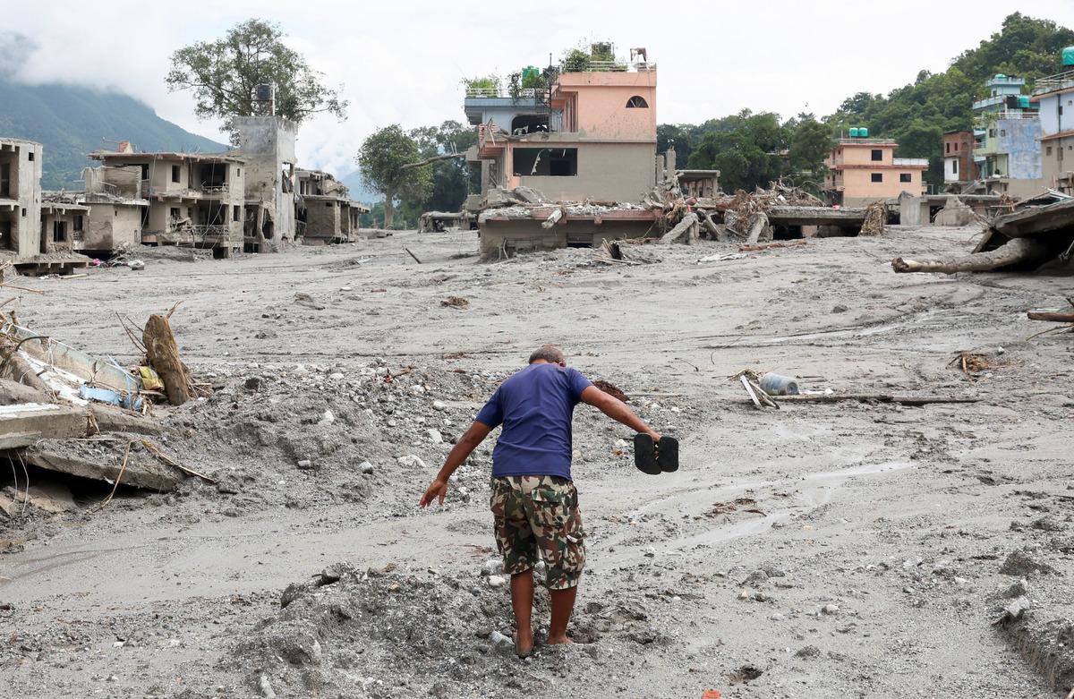 Felaketin bilançosu artıyor... Cesetler çürümeye başladı! Nepal den kan donduran görüntüler 7