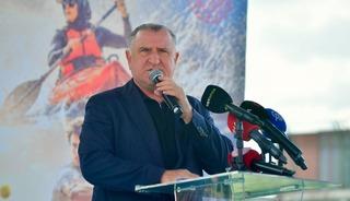 Gen&ccedil;lik ve Spor Bakanı Bak: "12 milyon gencimize y&uuml;zme &ouml;ğrettik"