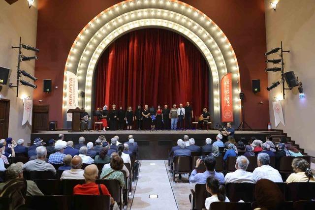 Hatay’da yaşlılar ve çocuklar 30 Ağustos Zafer Bayramı programında bir araya geldi 2