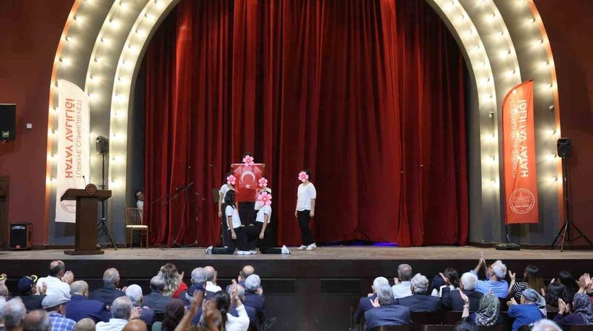 Hatay&rsquo;da yaşlılar ve &ccedil;ocuklar 30 Ağustos Zafer Bayramı programında bir araya geldi