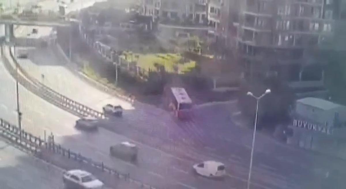 Zeytinburnu ndaki İETT otob&uuml;s&uuml; kazasında yeni gelişme! O şof&ouml;r g&ouml;zaltında 5